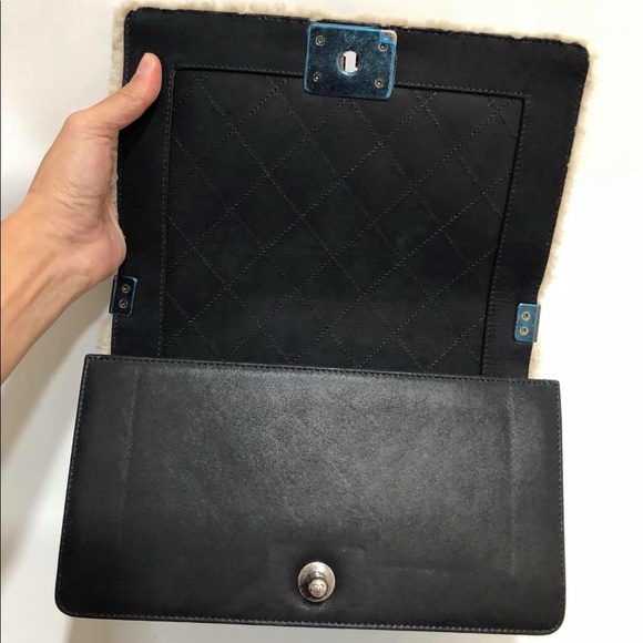 New Authentic Chanel Boy Shearling - Picture 5 of 8